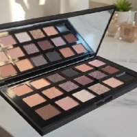 Huda Beauty Black Diamond Eyeshadow Palette – 18 Colors